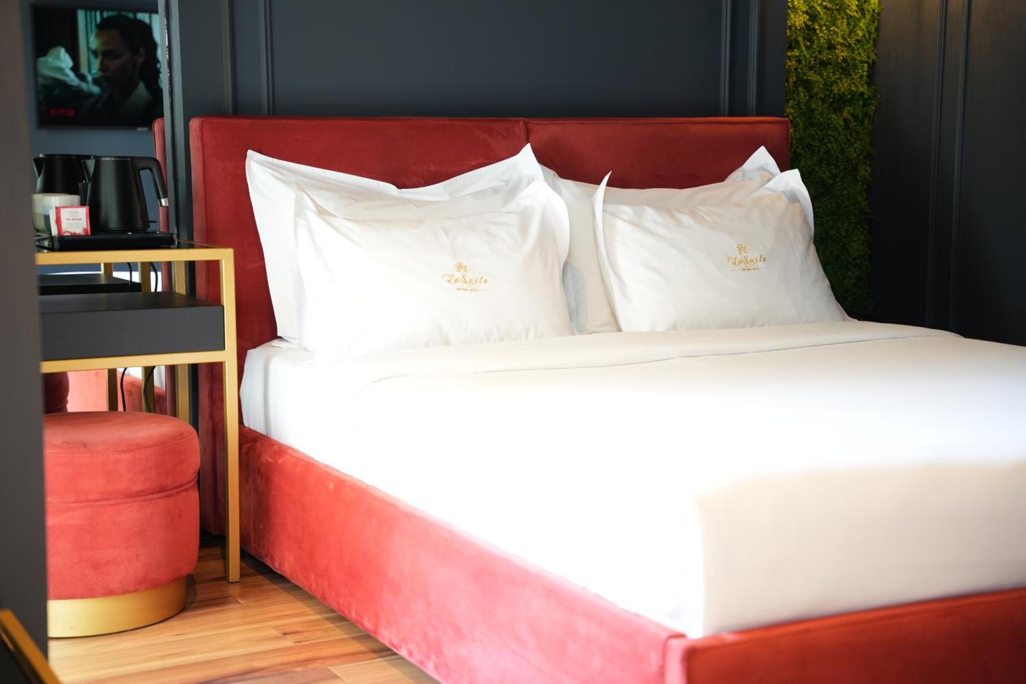 La Suite Boutique Hotel Tirana Exterior foto